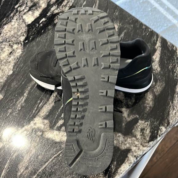 New balance tennis shoes hardly worn - Picture 2 of 2